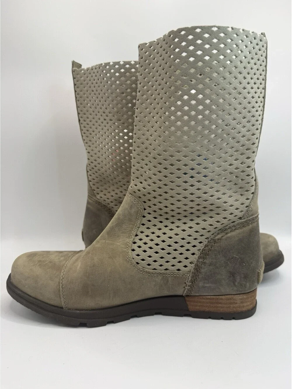 Sorel Major  Pull On Taupe Leather Boots Perforated Laser Cut Women’s Size 9